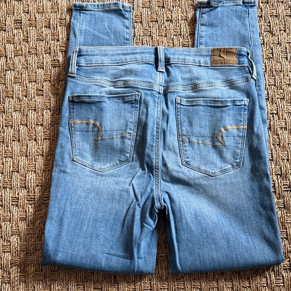 American Eagle Outfitters Women's Light Wash Super Hi-Rise Jegging Skinny Jeans - Picture 7 of 10